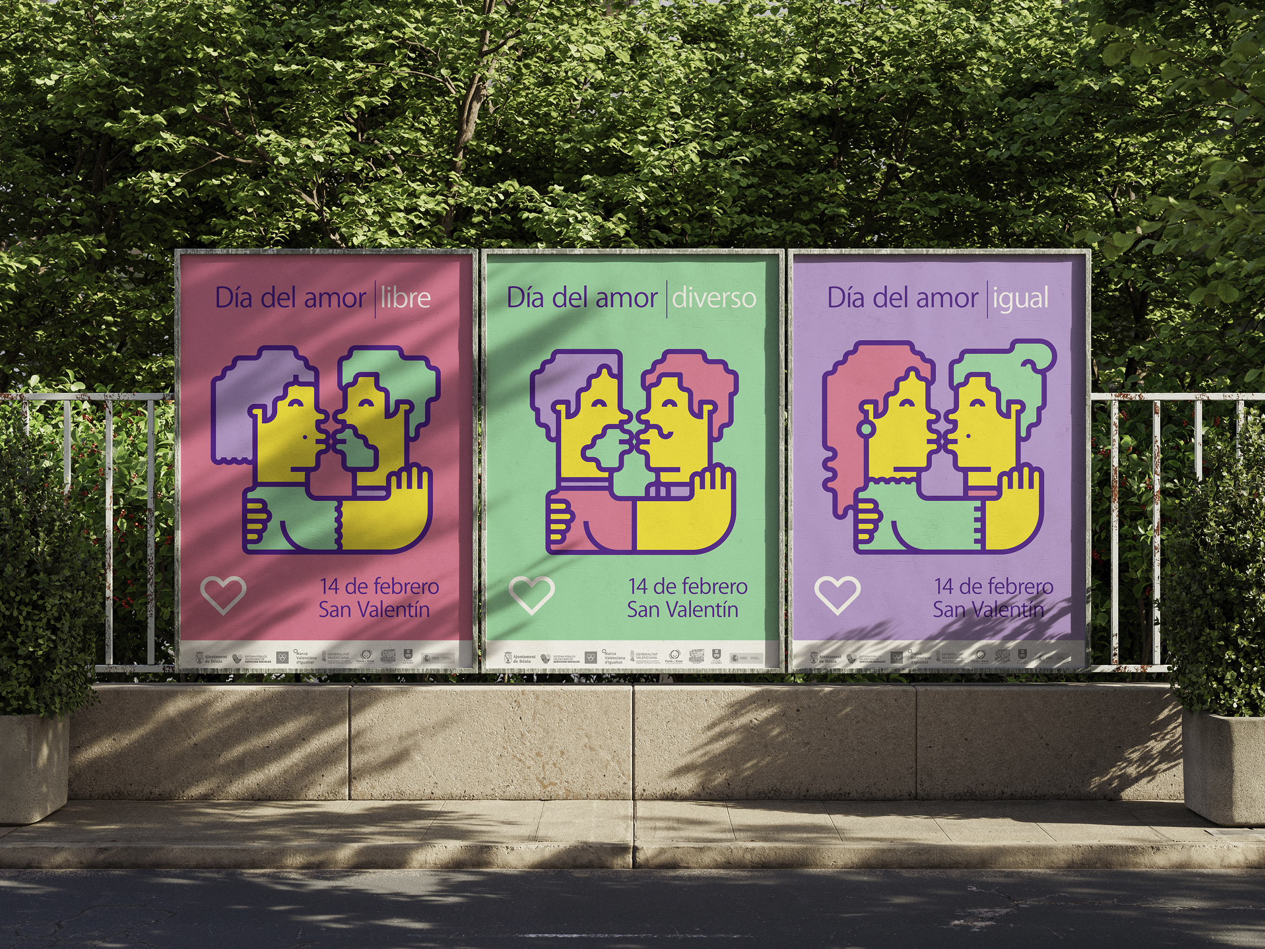 Tres mupis de la campaña Día del Amor Libre con logos de las entidades participantes