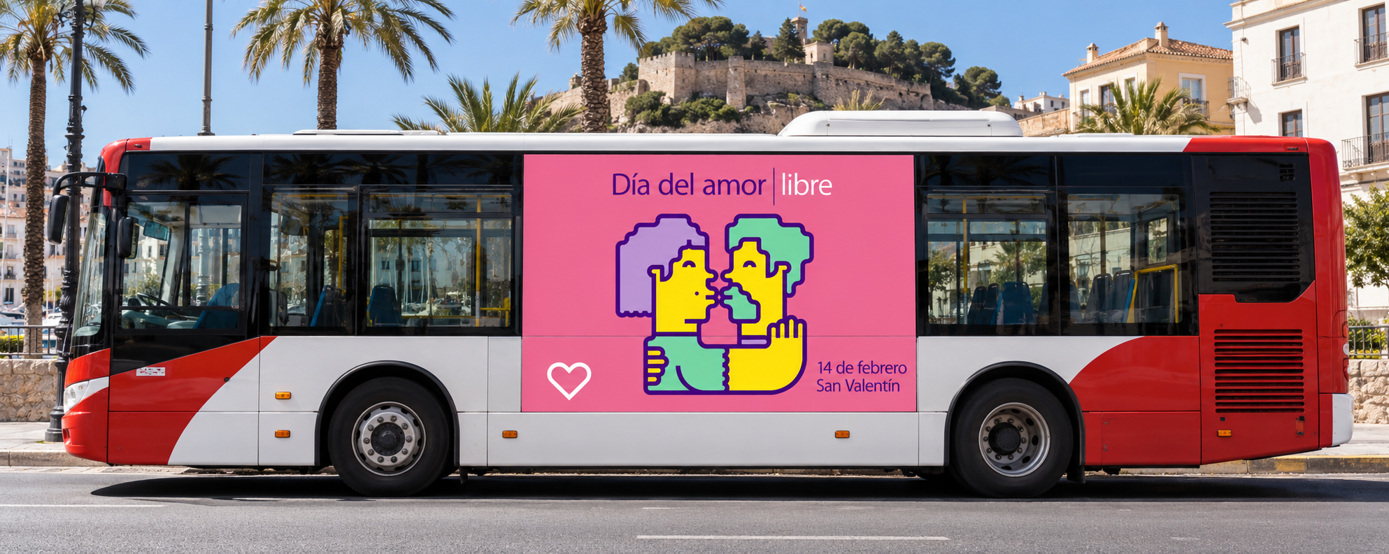 Visualización del cartel ilustrado sobre el lateral de un autobús en Dénia