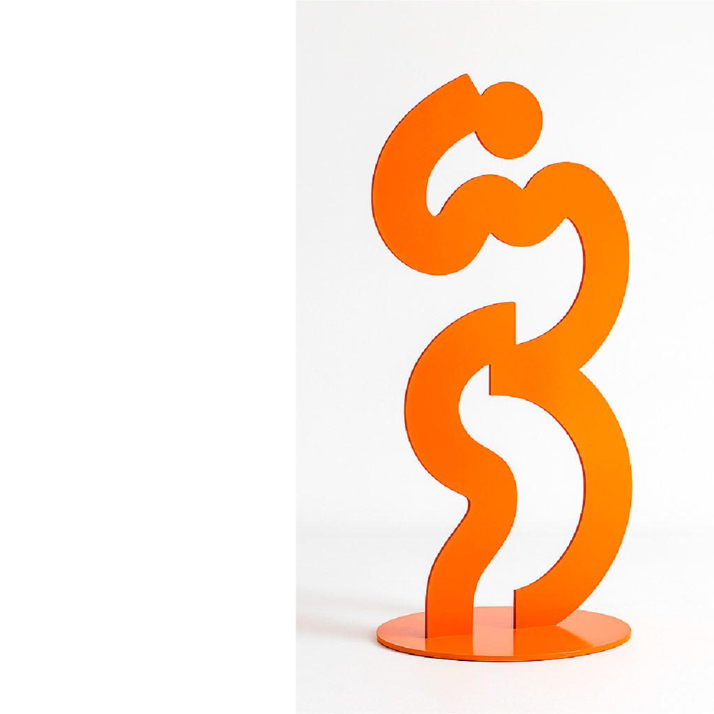 Vista frontal de Orenji Dansā, escultura naranja de acero de Hugo Giner