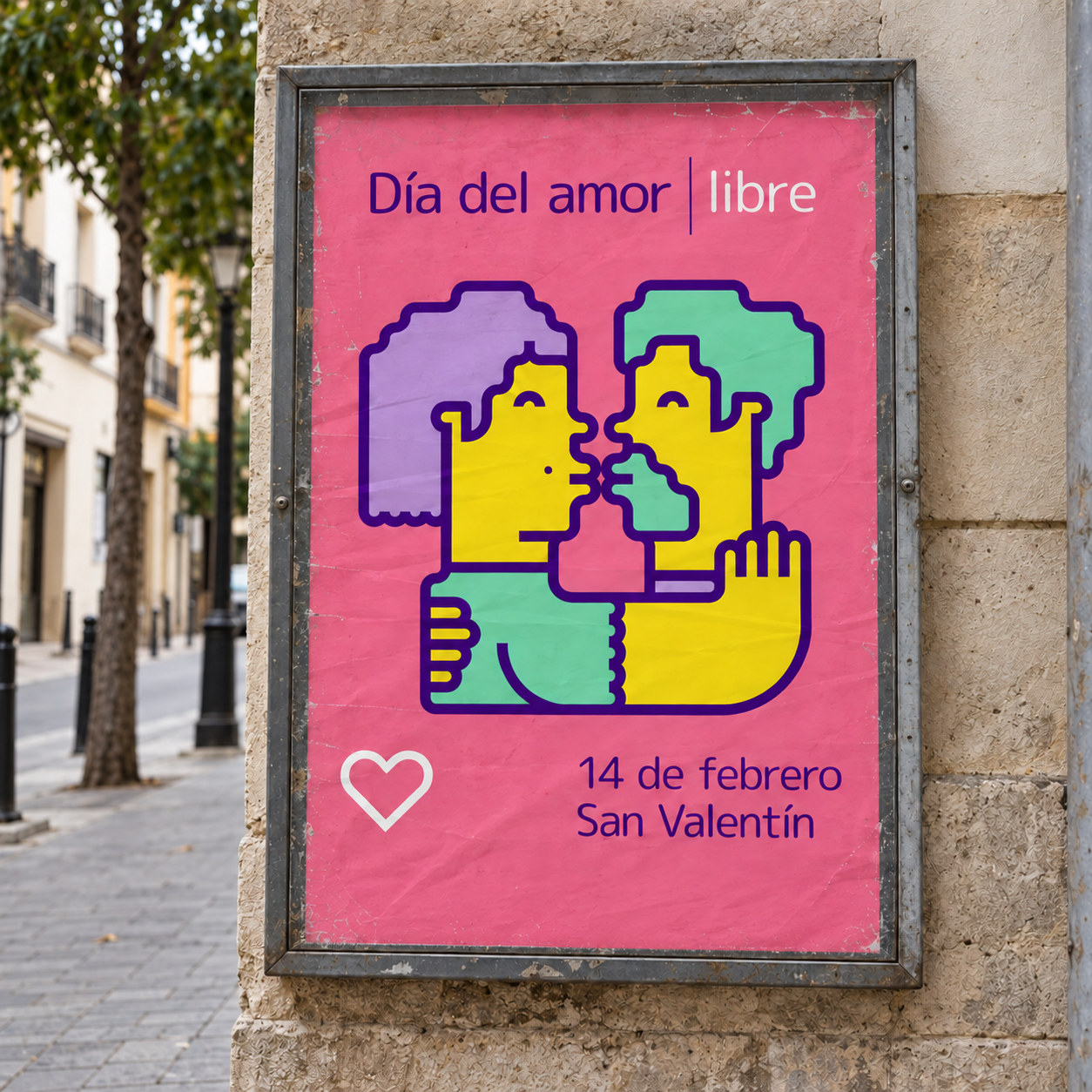 Visualización de cartel rosa del Día del Amor Libre en una calle de Dénia